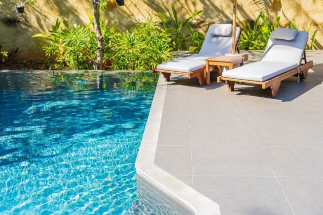 Basic accessories for creating your own pool cleaning kit