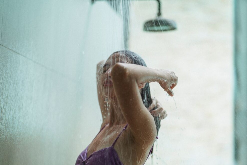 Por qué es recomendable instalar una ducha solar en la piscina Por qué es recomendable instalar una ducha solar en la piscina